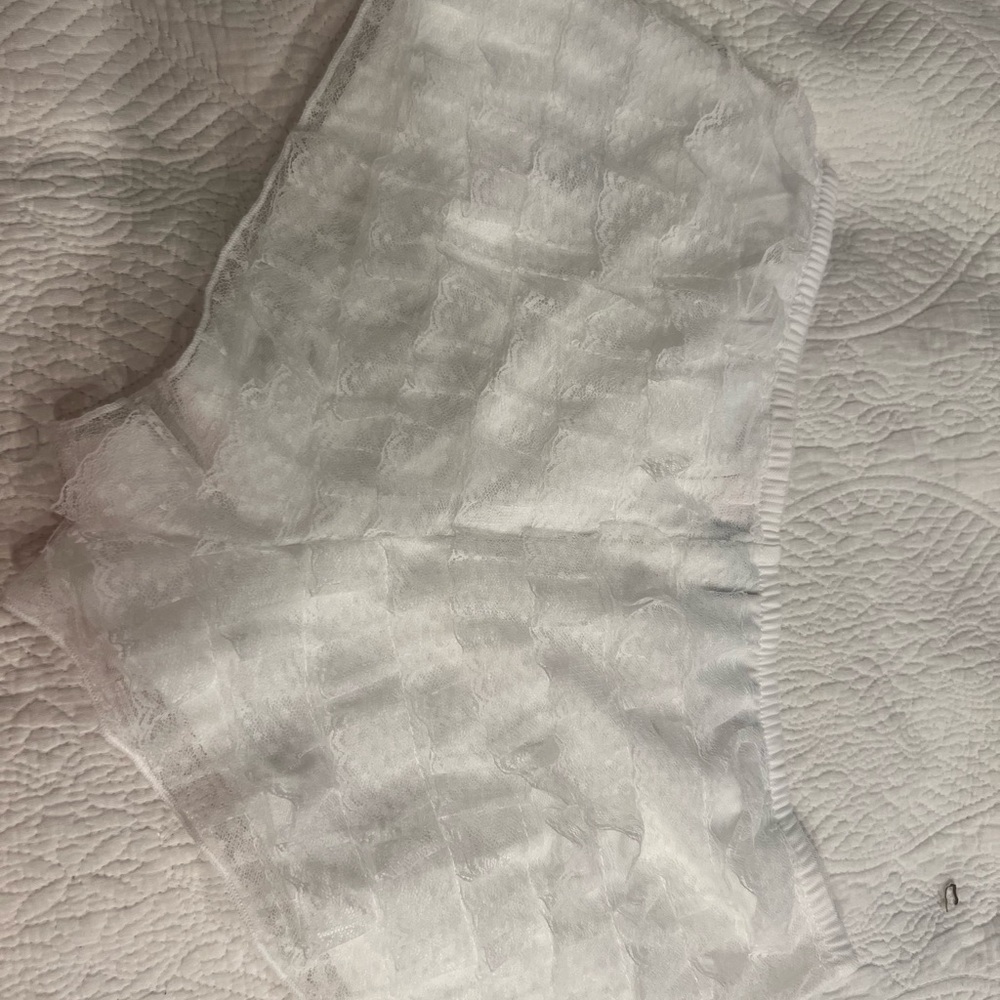 Edikted Ruffled shorts